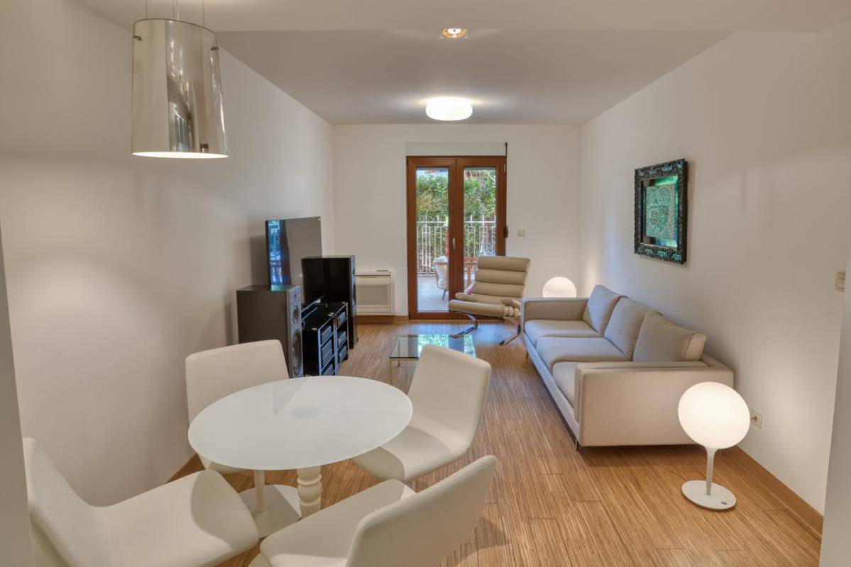 Podgorica, Gorica C, dvosoban stan 90m²
